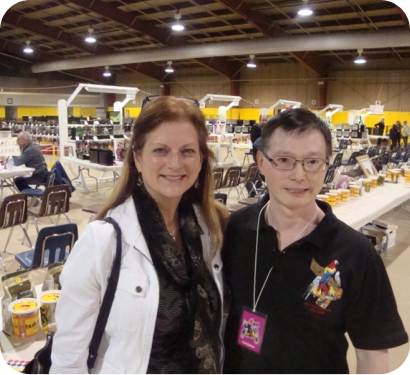 Two visitors in the show hall